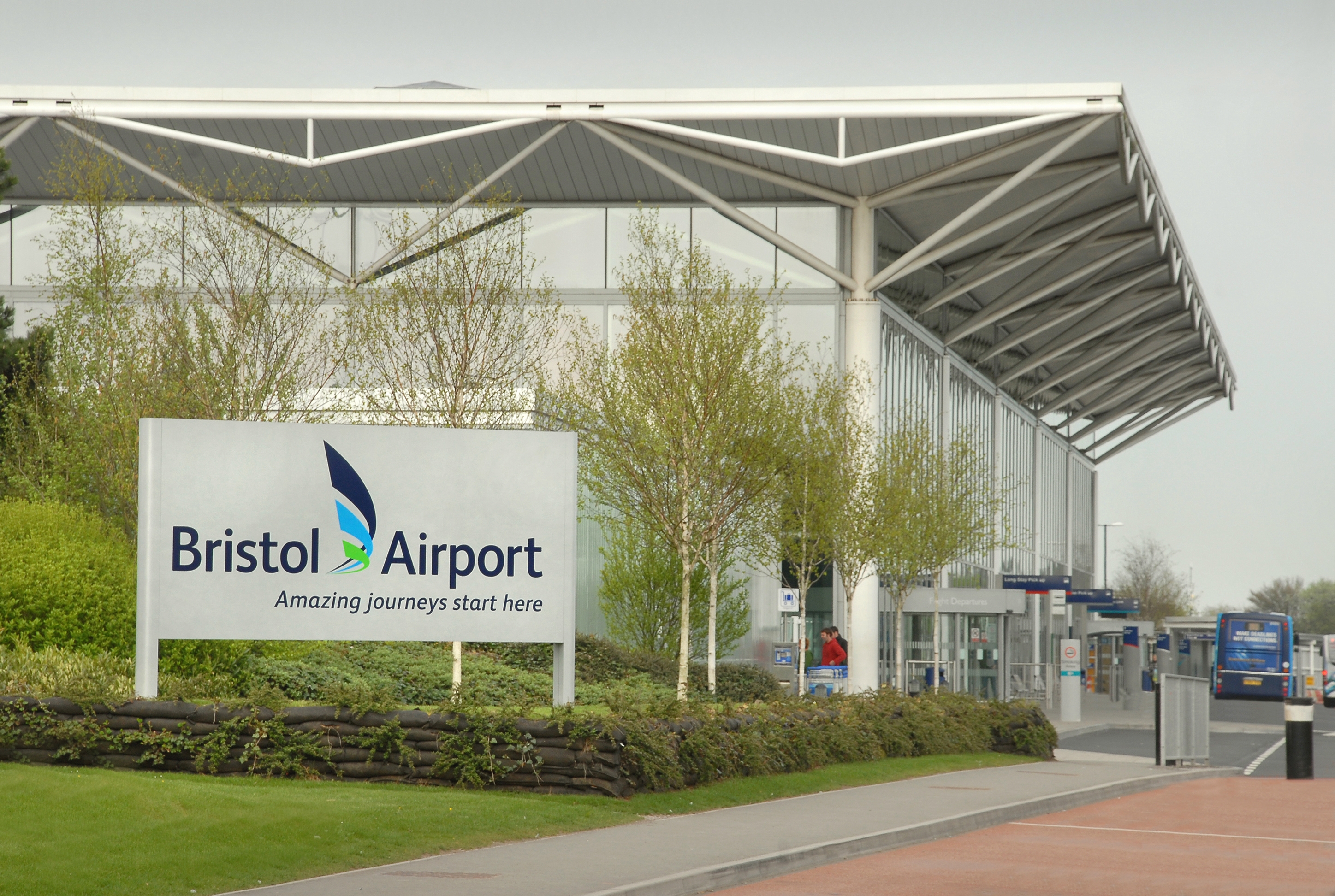 Ground-breaking Bristol Airport hydrogen trial