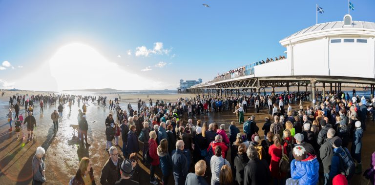 Pages-of-the-Sea-beach-crowd-image.picture-credit-Paul-Blakemore